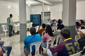 Moradores da Vila Amélia se reúnem com a Vale para cobrar respostas sobre expansão de cava minerária