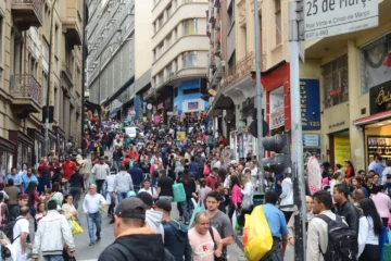 Brasil cria 1,2 milhão de empregos formais no 1º semestre de 2025, mas registra queda de 6,8% ante 2025