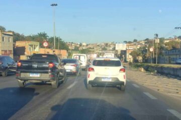 Colisão entre motos no Anel Rodoviário de BH deixa homem ferido; segundo condutor foge do local