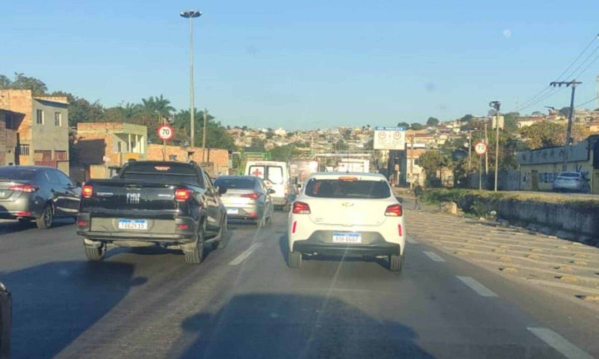 Colisão entre motos no Anel Rodoviário de BH deixa homem ferido; segundo condutor foge do local