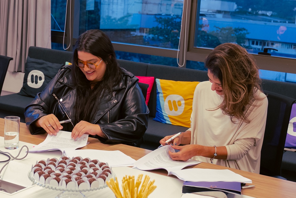 Bruna Lipiani lança faixa “Pernoite” nesta quinta-feira, primeiro single do DVD "Barzin"