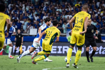 Na briga pelas primeiras posições do Brasileirão, Cruzeiro enfrenta o Mirassol fora de casa; Rádio Caraça transmite a partida