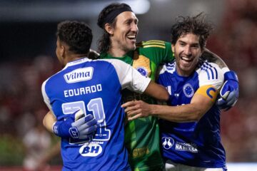 Cruzeiro vence CRB fora de casa com defesa de pênalti de Cássio e garante vaga nas quartas da Copa do Brasil