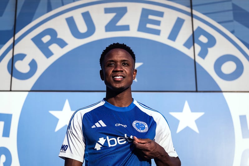 Cruzeiro confirma a chegada de Luis Sinisterra por empréstimo até 2026