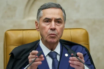 Barroso: julgamento de Bolsonaro traz “algum grau de tensão” para o país