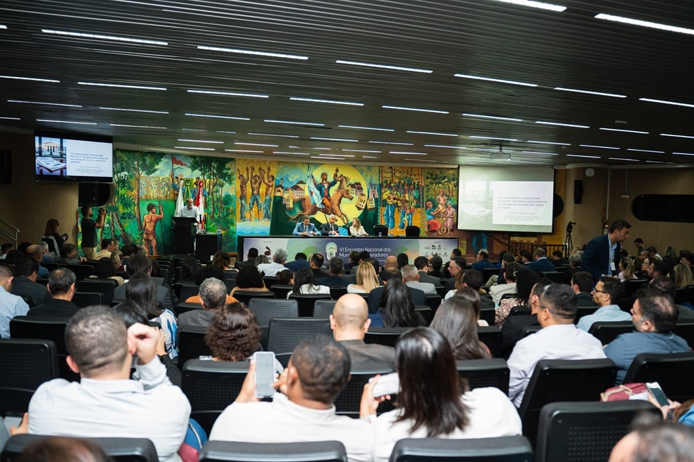 Plataforma Minera Brasil é apresentada no VI Encontro Nacional dos Municípios Mineradores e marca encerramento do evento em BH