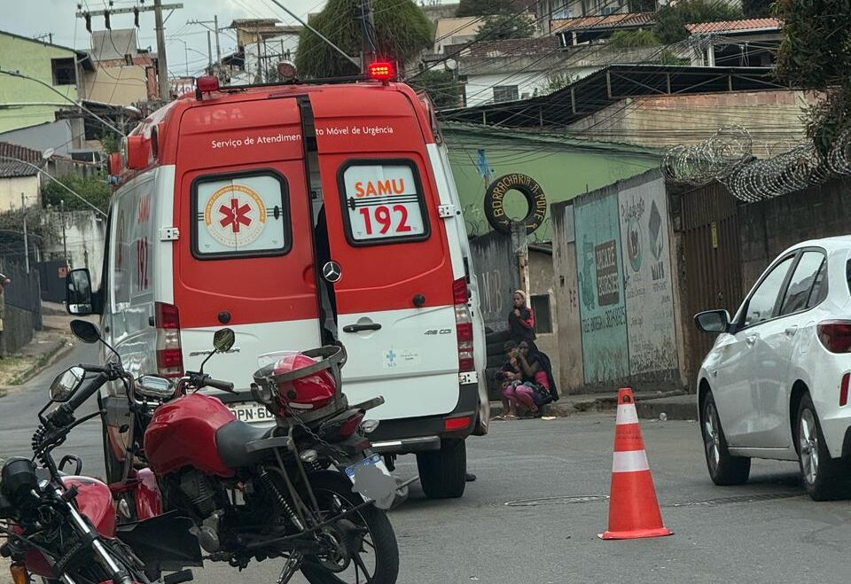 Colisão entre motos deixa duas pessoas feridas no Cônego Guilhermino, em Itabira