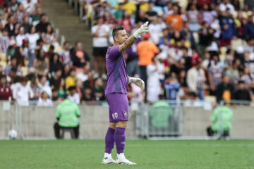 Fábio se torna o atleta com mais partidas na história do futebol