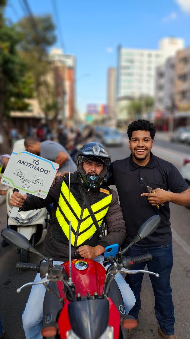 Blitz Educativa:  Mais de 100 antenas corta-pipas foram distribuídas no último sábado em João Monlevade