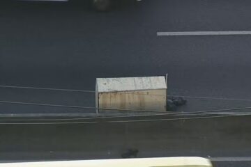 Corpo é encontrado dentro de caixote na avenida Brasil