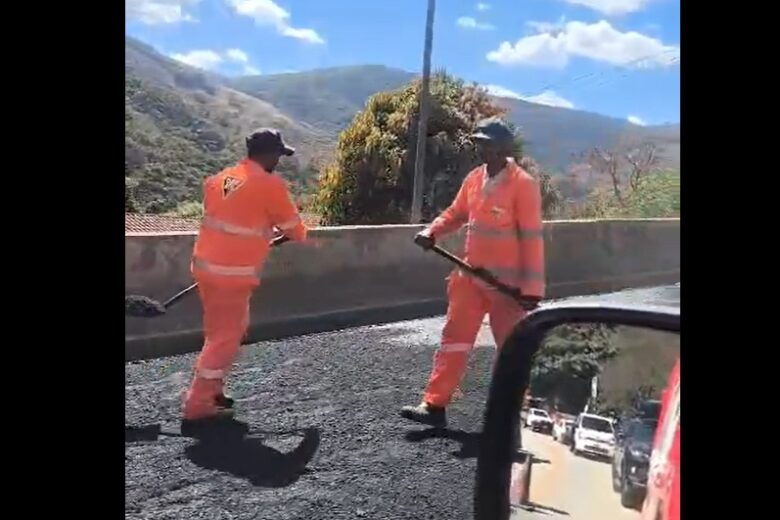 Recapeamento e tapa-buracos são executados na MGC-120, estrada que liga Itabira à Nova Era