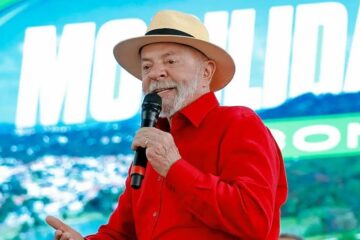 O presidente “imposto” pelo sistema, suas gafes e provas que alimentam a oposição