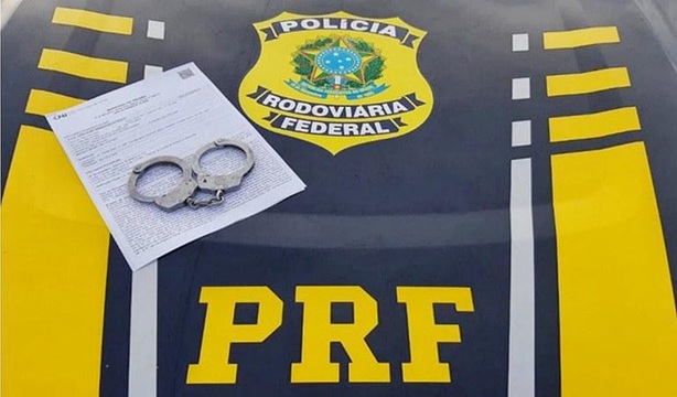 Motorista de ônibus procurado por homicídio é preso pela PRF na BR-381
