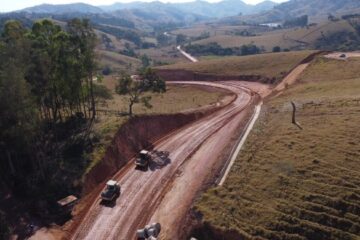 Obras de pavimentação na MG-295 avançam entre Consolação e Cambuí, no Sul de Minas