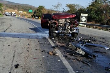 Colisão gera vazamento de biodiesel na BR-262, em Juatuba
