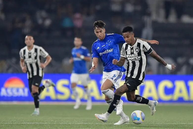 Bola rolando! Cruzeiro e Botafogo se enfrentam no Nilton Santos pela 18ª rodada do Brasileirão; acompanhe a transmissão pela Caraça FM