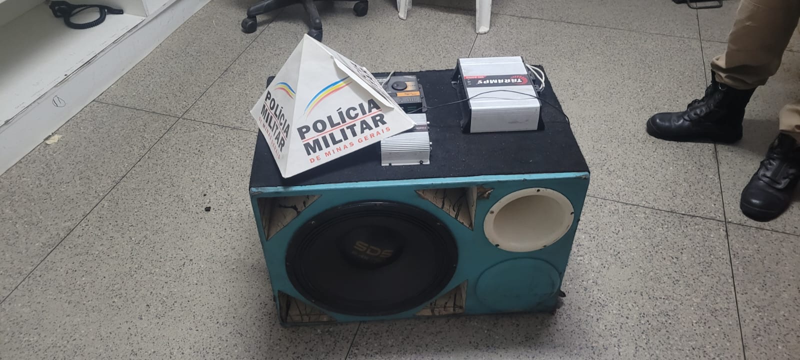 Polícia Militar apreende caixa de som por perturbação do sossego em Itabira
