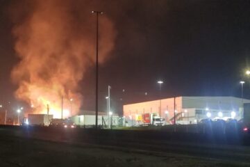 Incêndio em empresa de gás interdita BR-381 e mobiliza operação de emergência em Betim