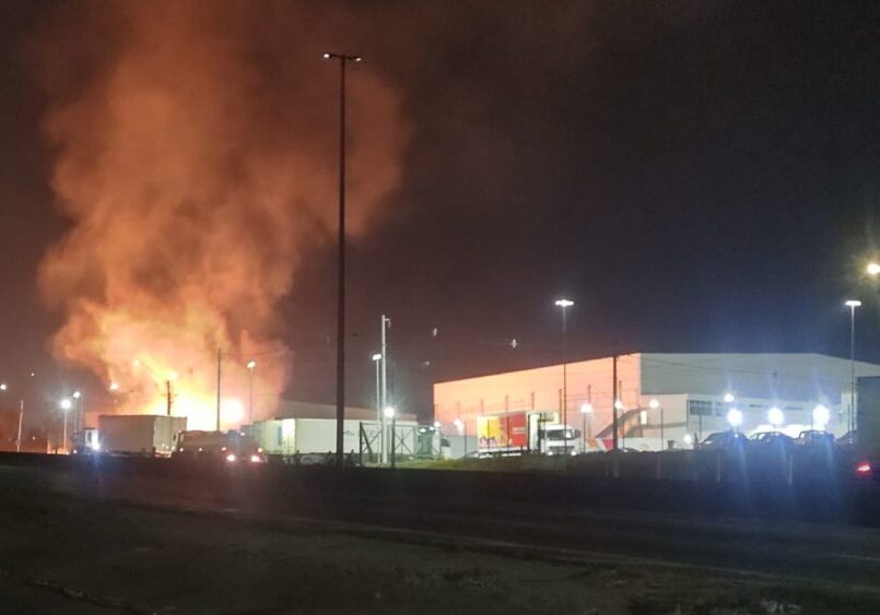 Incêndio em empresa de gás interdita BR-381 e mobiliza operação de emergência em Betim