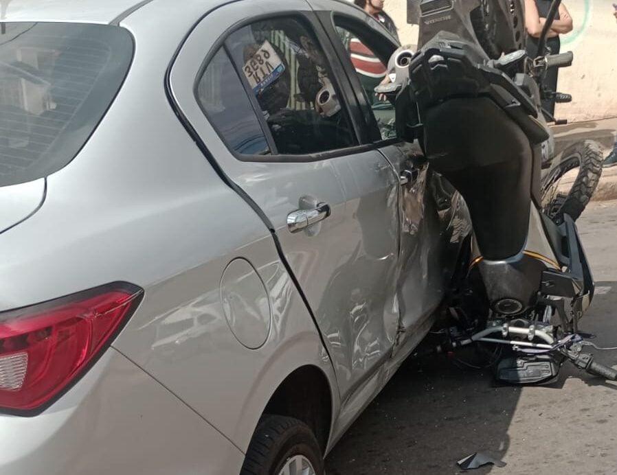 Motociclista fica ferido em colisão com carro no bairro Abóboras, em Itabira