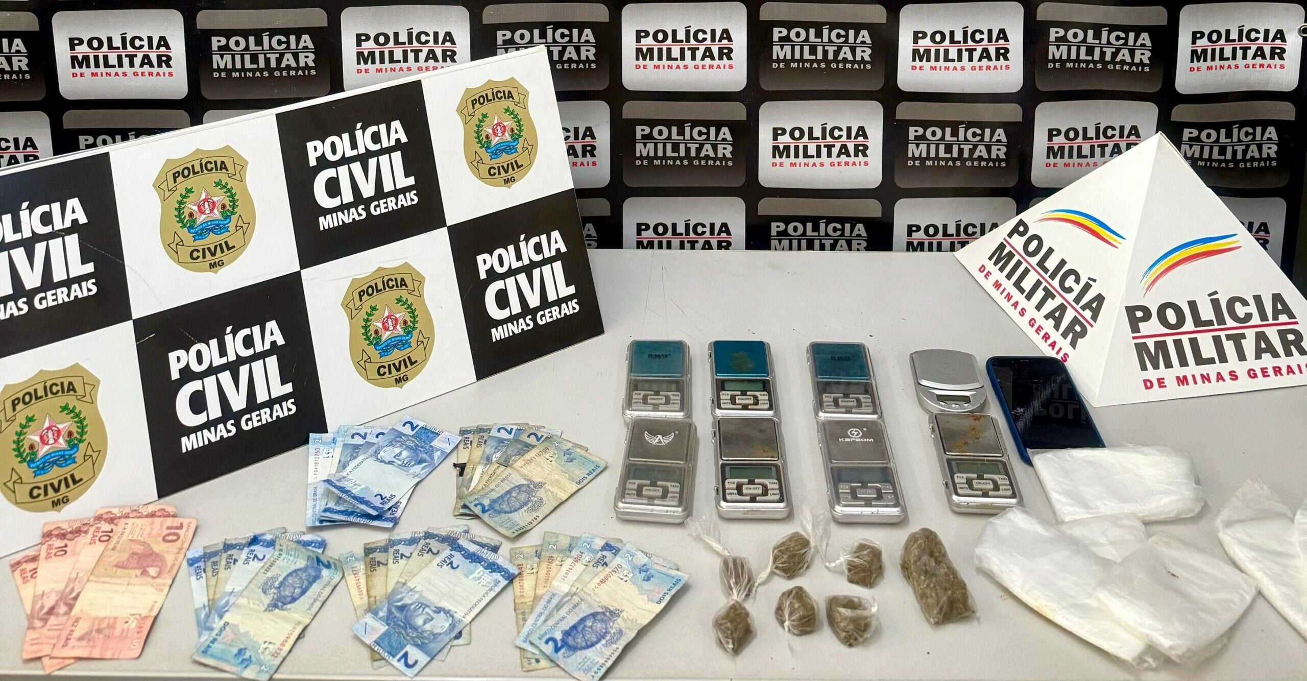 Operação conjunta prende jovem e apreende adolescente por tráfico em Santa Bárbara