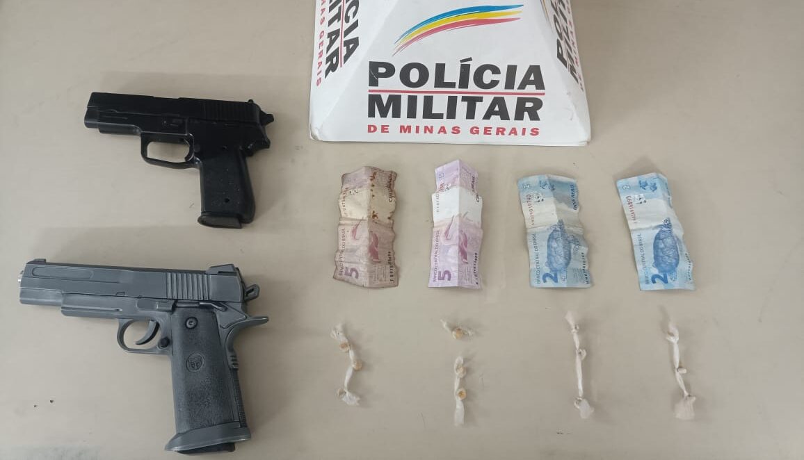Polícia Militar apreende adolescente com drogas e simulacros de arma em João Monlevade