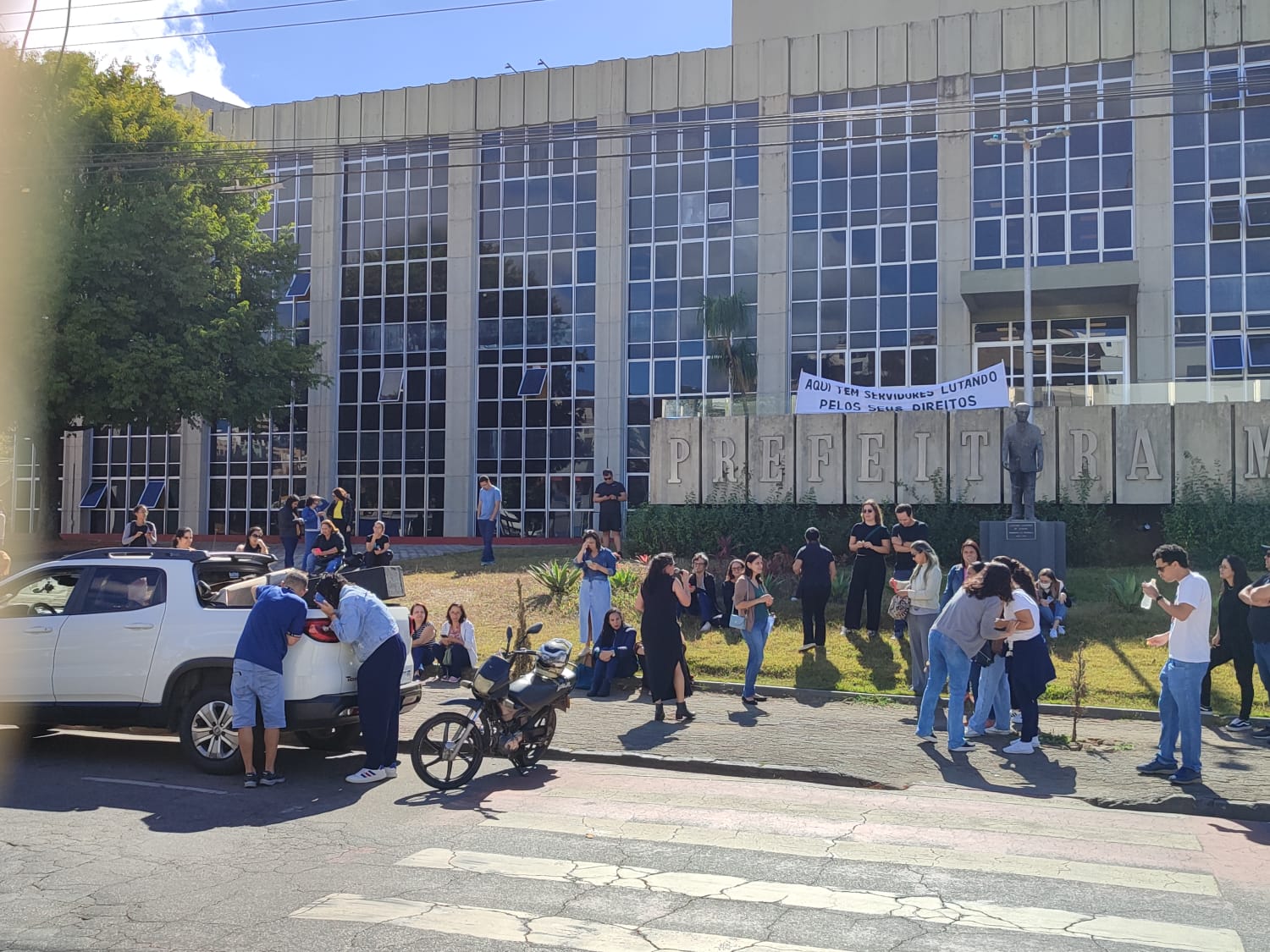 Começa a greve dos servidores municipais de Itabira; categoria cobra diálogo com a prefeitura