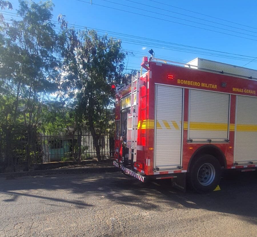 Itabira: incêndio atinge residência no bairro Bethânia e moradora suspeita de ação criminosa