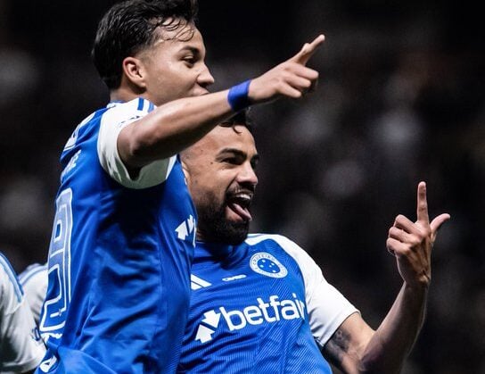 Brilho dos selecionáveis conduz maduro Cruzeiro a grande vitória