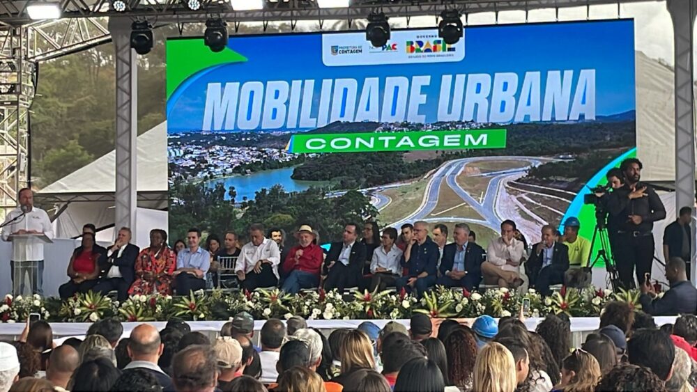 Lula anuncia quase R$ 10 bilhões do Novo PAC para mobilidade urbana e entrega obras em Contagem