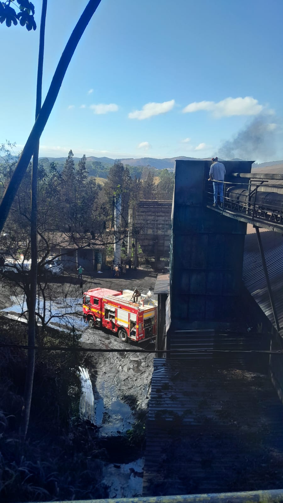 Incêndio atinge silo de carvão em siderúrgica de Itabira