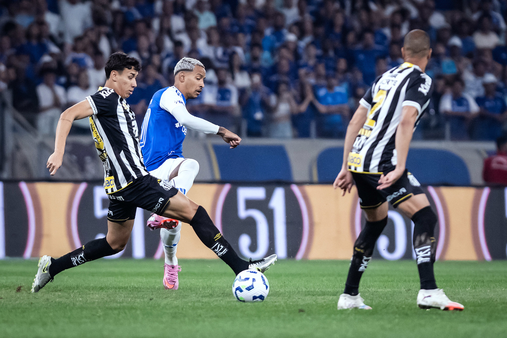Santos vira sobre Cruzeiro no Mineirão com noite inspirada de Guilherme