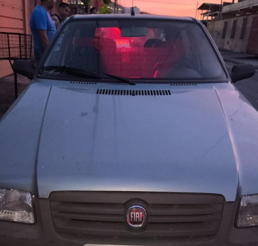 Policiais recuperam carro roubado em João Monlevade