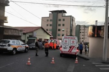 Homem tem convulsão ao dirigir e choca carro contra muro, em João Monlevade