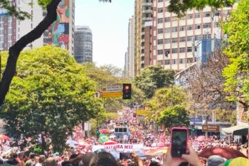 Manifestação reúne 50 mil pessoas no Centro de BH contra pedido de anistia e PEC da Blindagem