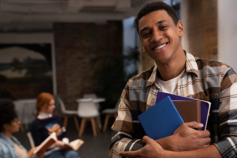 Senai oferece 13 cursos técnicos gratuitos em Itabira e região pelo programa Trilhas de Futuro