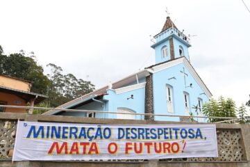 Moradores da Vila Amélia temem que igreja e bairro sejam engolidos por cava de mina da Vale