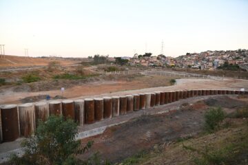 Obras de contenção de barragens tiram moradores de suas casas no Bela Vista, em Itabira