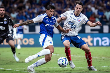 Cruzeiro encara o Bahia em Salvador para manter posição entre os líderes do Brasileirão; Rádio Caraça transmite a partida