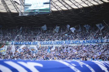 Cruzeiro e Máfia Azul são condenados a indenizar mãe de atleticano morto em emboscada