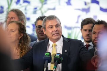 Lindbergh Farias entra com mandado de segurança para suspender tramitação da PEC da Blindagem