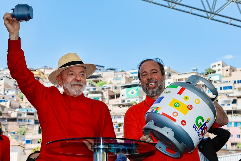 Gás do Povo garante dignidade e sustento, afirma ministro Alexandre Silveira em lançamento no Aglomerado da Serra, em BH