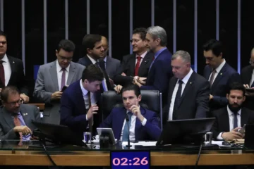 Deputados aprovam PEC da blindagem judicial a parlamentares do Congresso Nacional