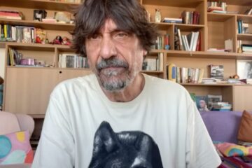 A Caixa Econômica contratou o escritor Eduardo Bueno (Peninha) por R$ 3,27 mi para atualizar livros
