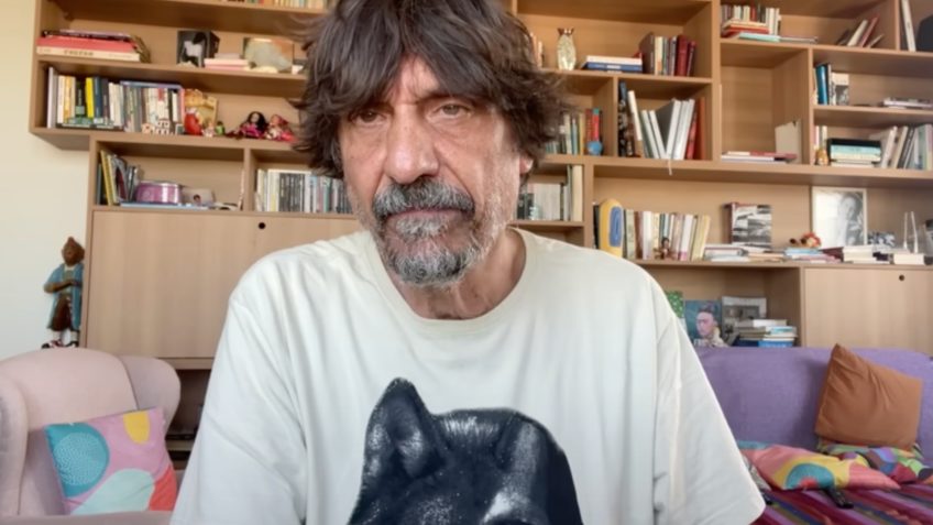 A Caixa Econômica contratou o escritor Eduardo Bueno (Peninha) por R$ 3,27 mi para atualizar livros