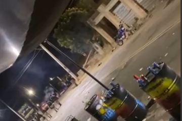Homem avança moto contra a polícia e é preso por tentativa de homicídio, em Itabira