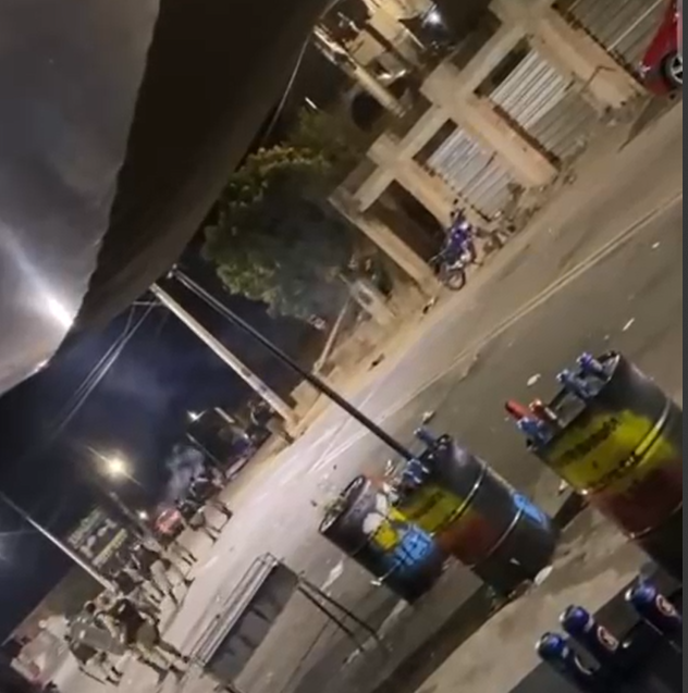 Homem avança moto contra a polícia e é preso por tentativa de homicídio, em Itabira
