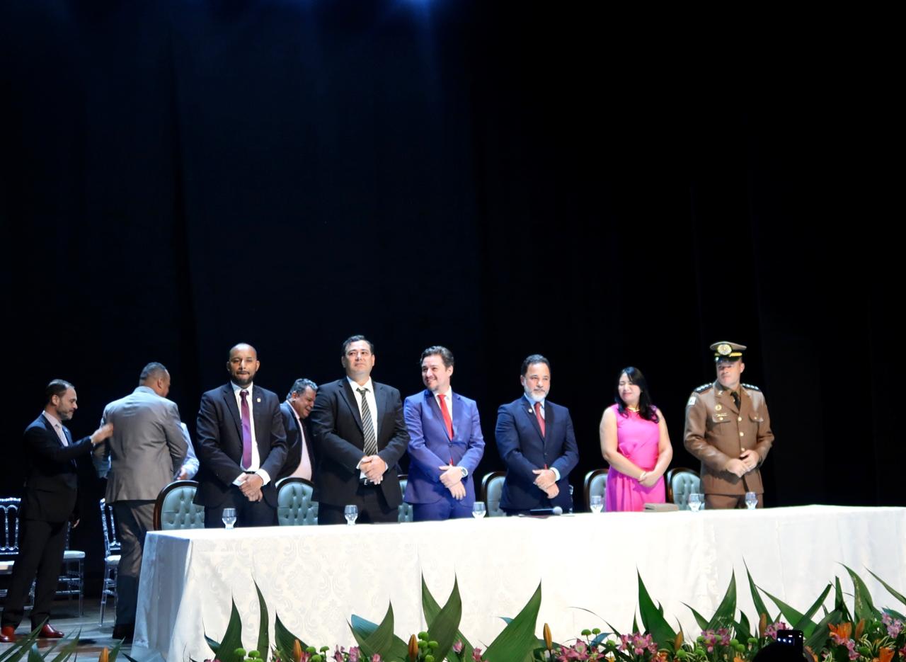 Câmara de Itabira realiza solenidade de entrega de honrarias no teatro da FCCDA
