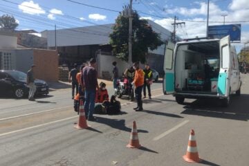 Colisão entre moto e carro deixa jovem ferida em João Monlevade