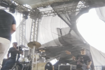 Tempestade de granizo destrói palco de festival, em Nova Lima